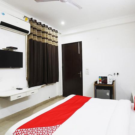 Super Collection O Tipsyy Inn 014 غورغاون المظهر الخارجي الصورة